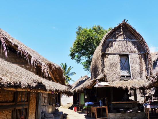 Sade Traditional Weaving Village