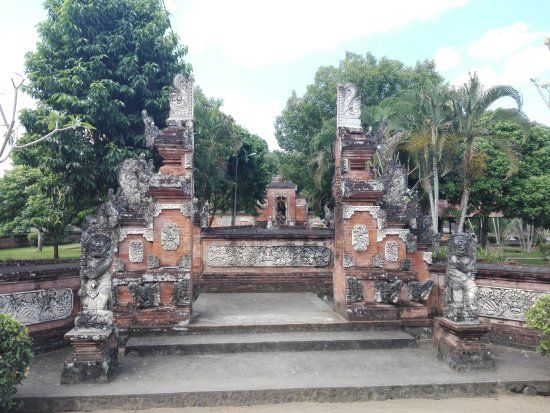 Lingsar Temple