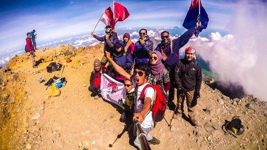 Andy Rinjani Trek