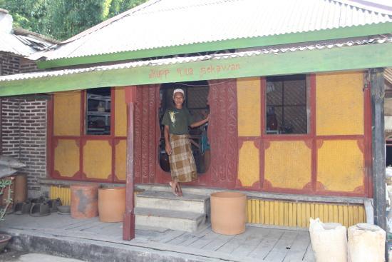 Penujak Pottery Village